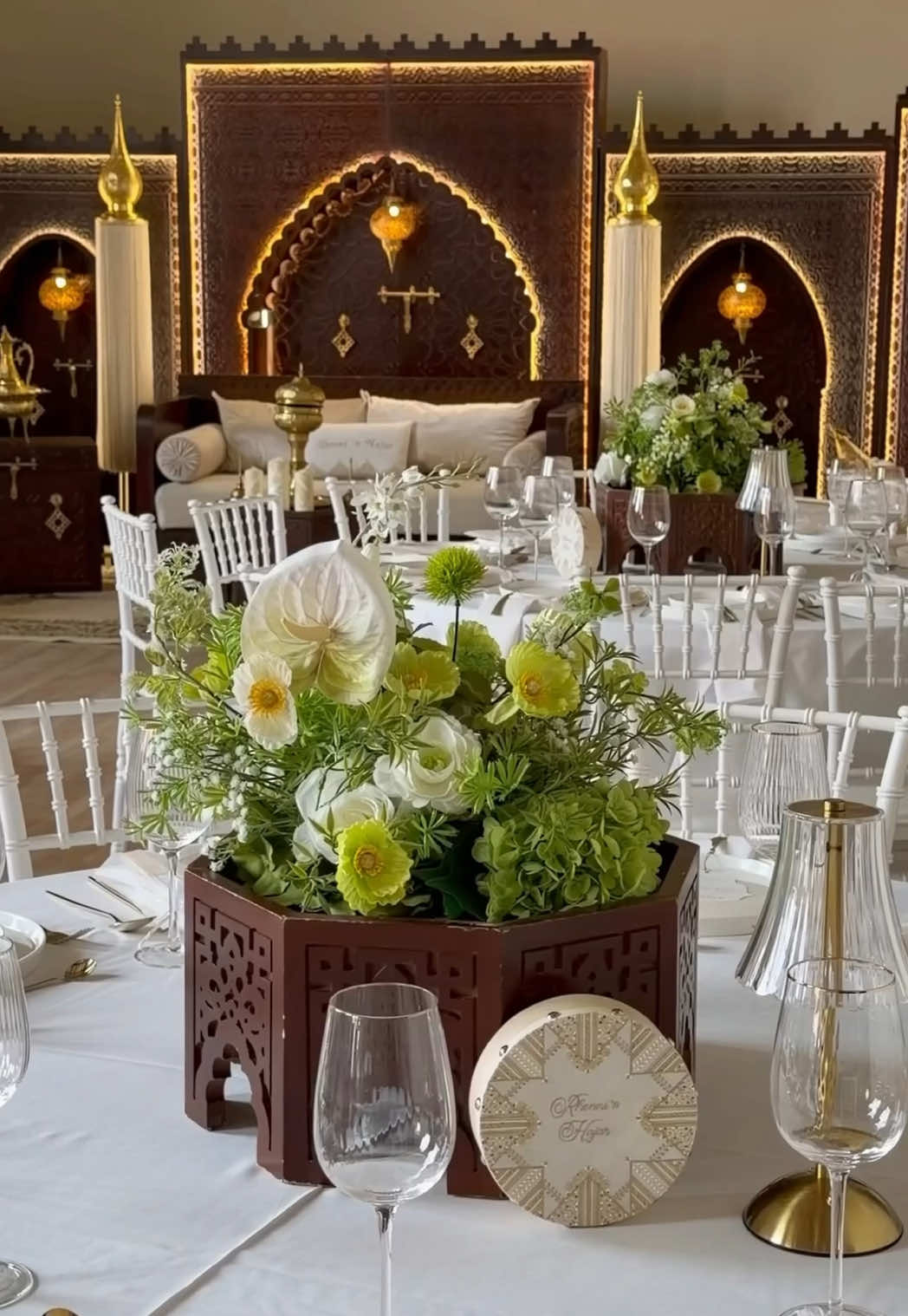 @Enchant&eacute; D&eacute;cor