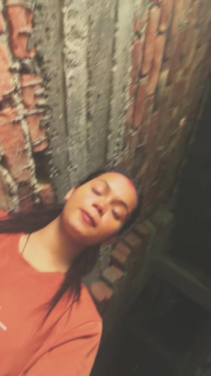 @🦋🫰