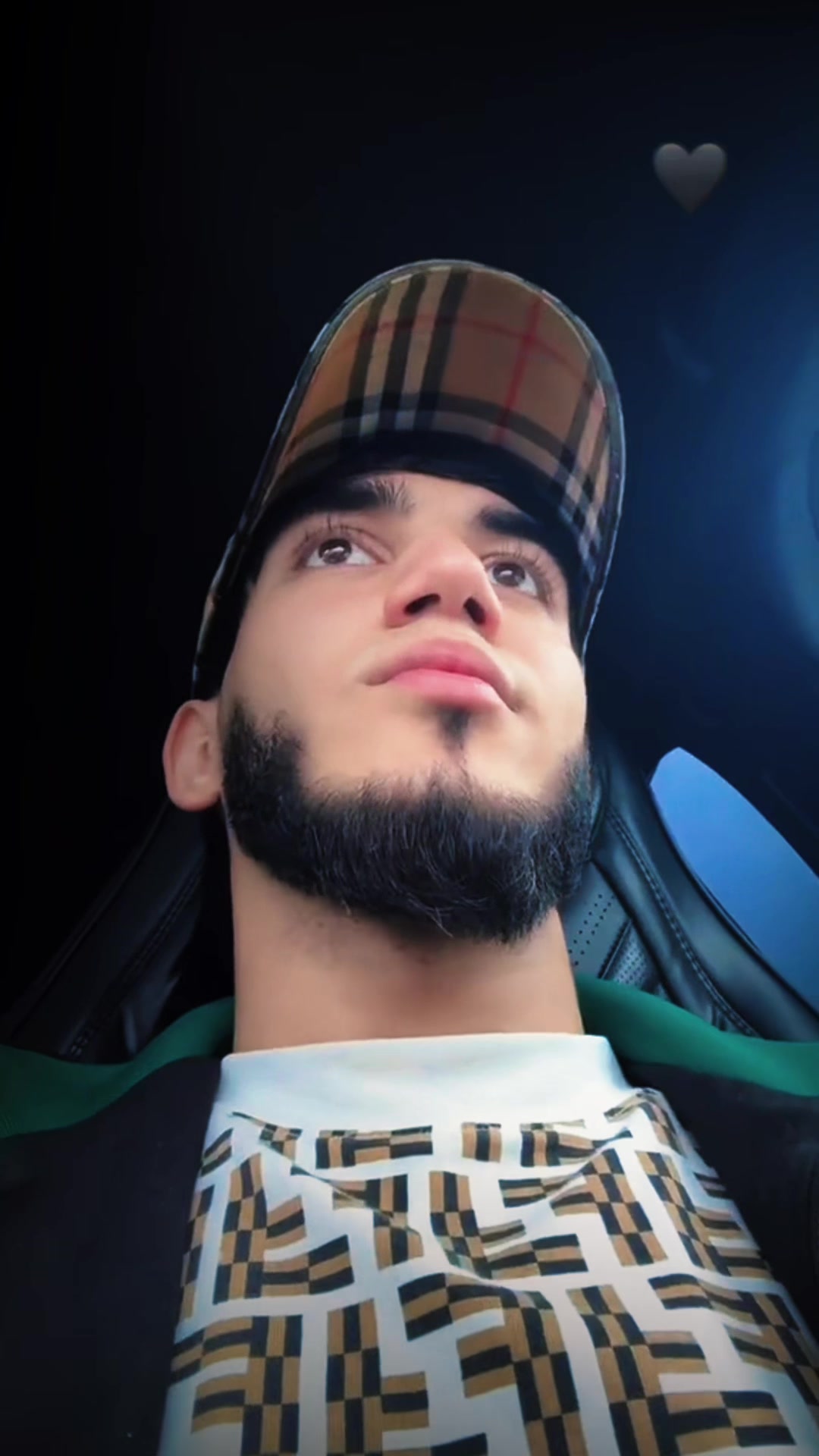 @✵