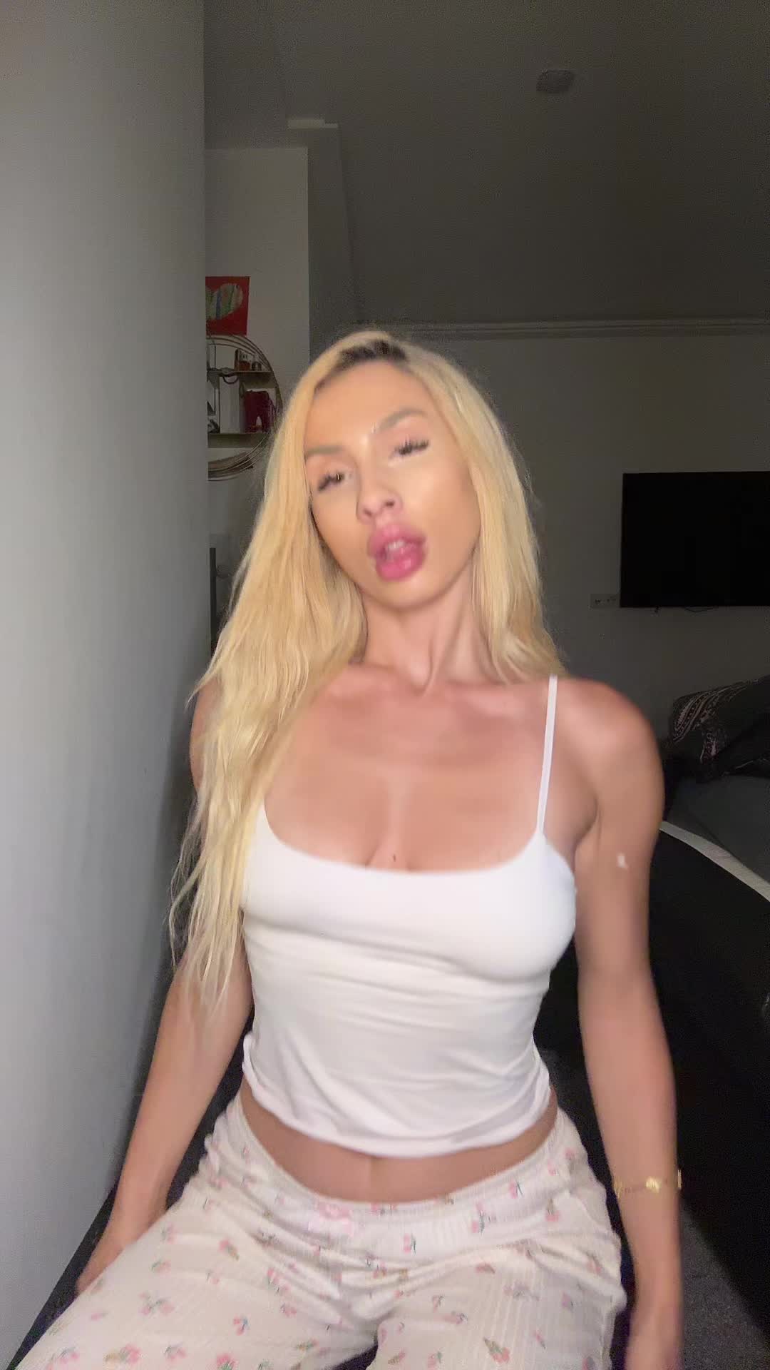 @Vazzzle
