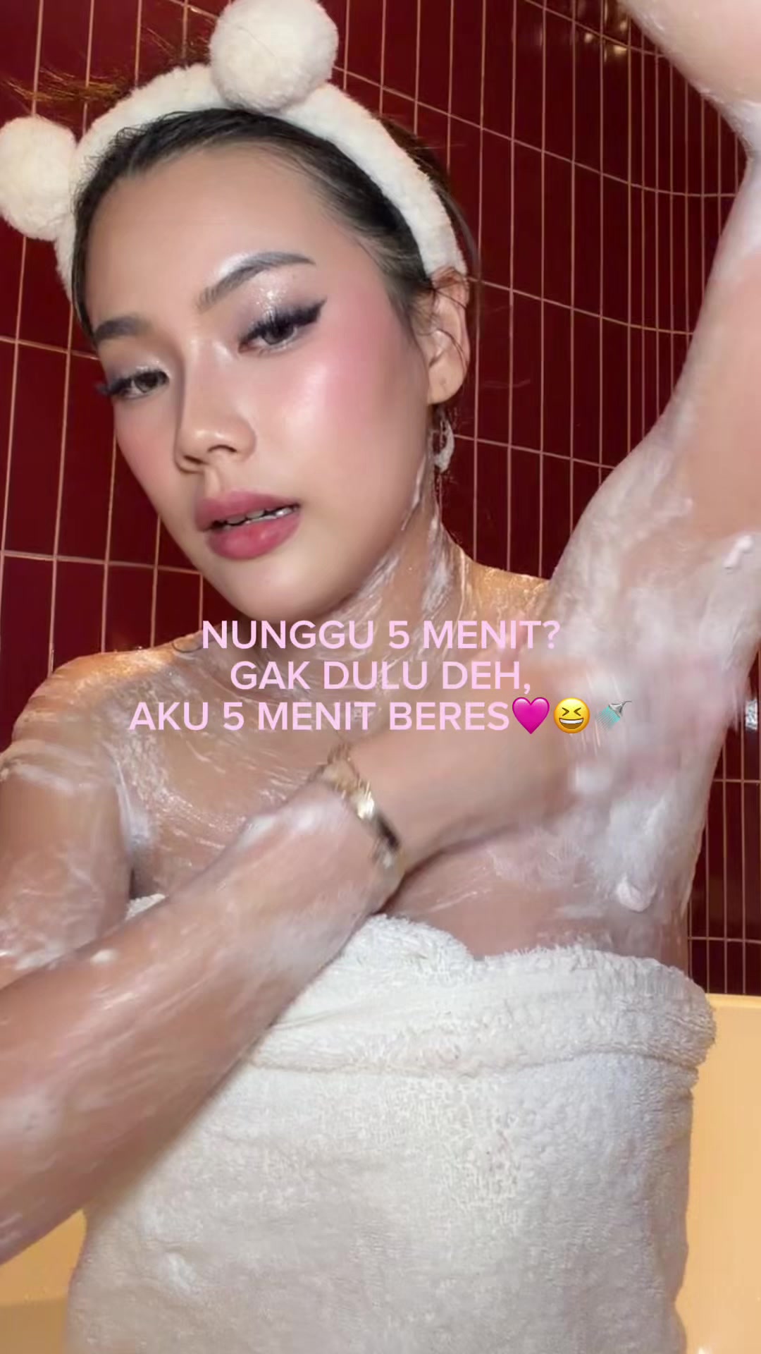 @itshella ⋆｡♡˚