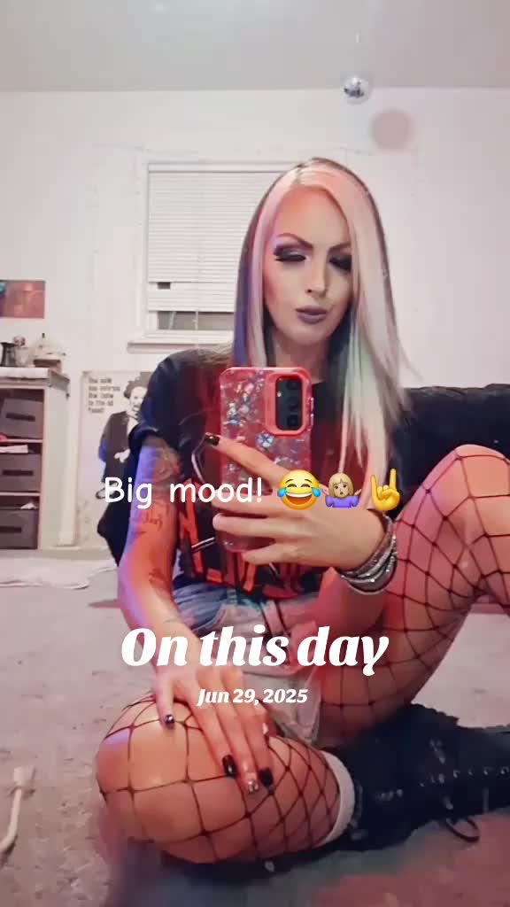@✨️🖤 Megan 🖤✨️