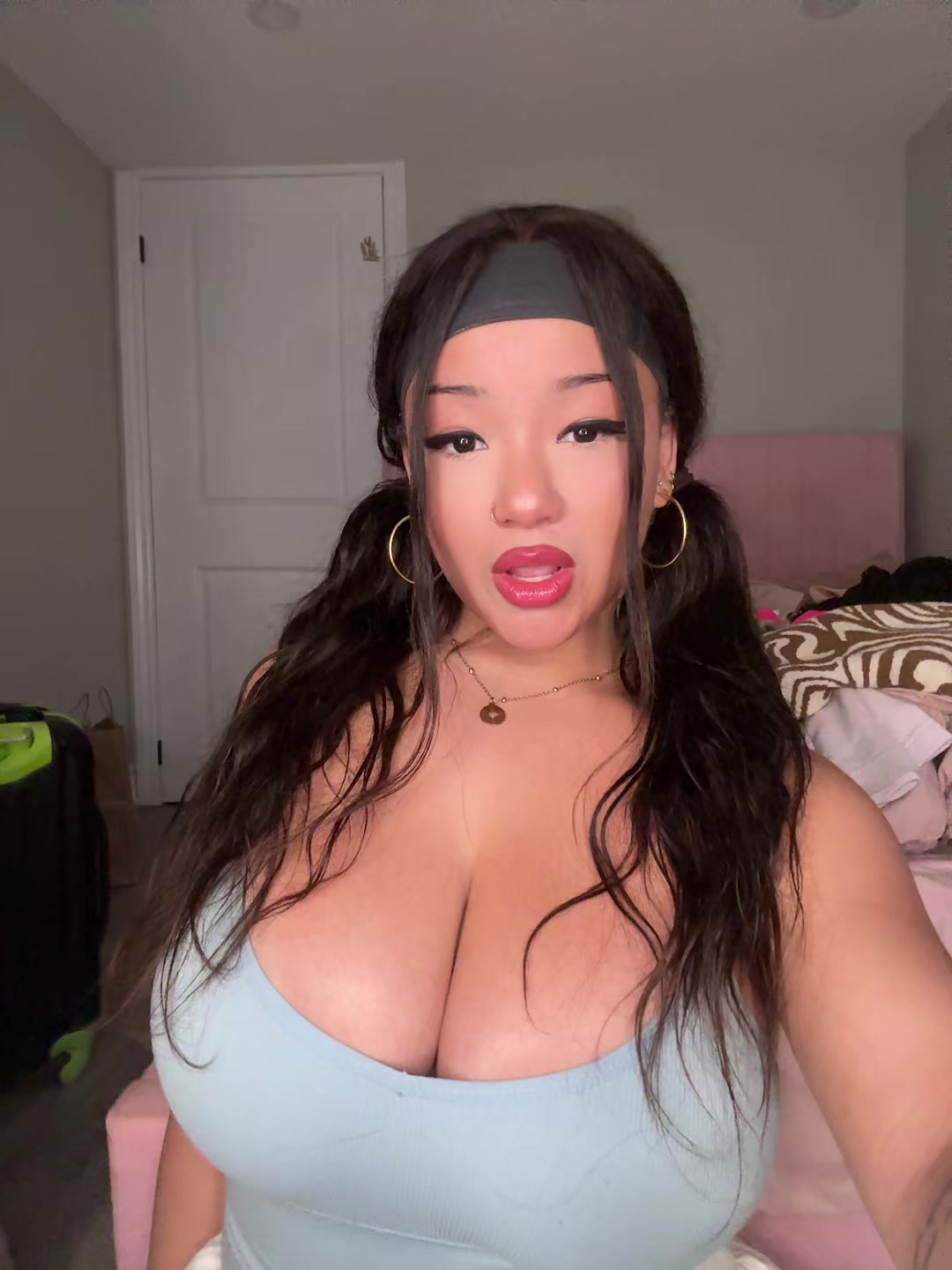 @x_.eviee