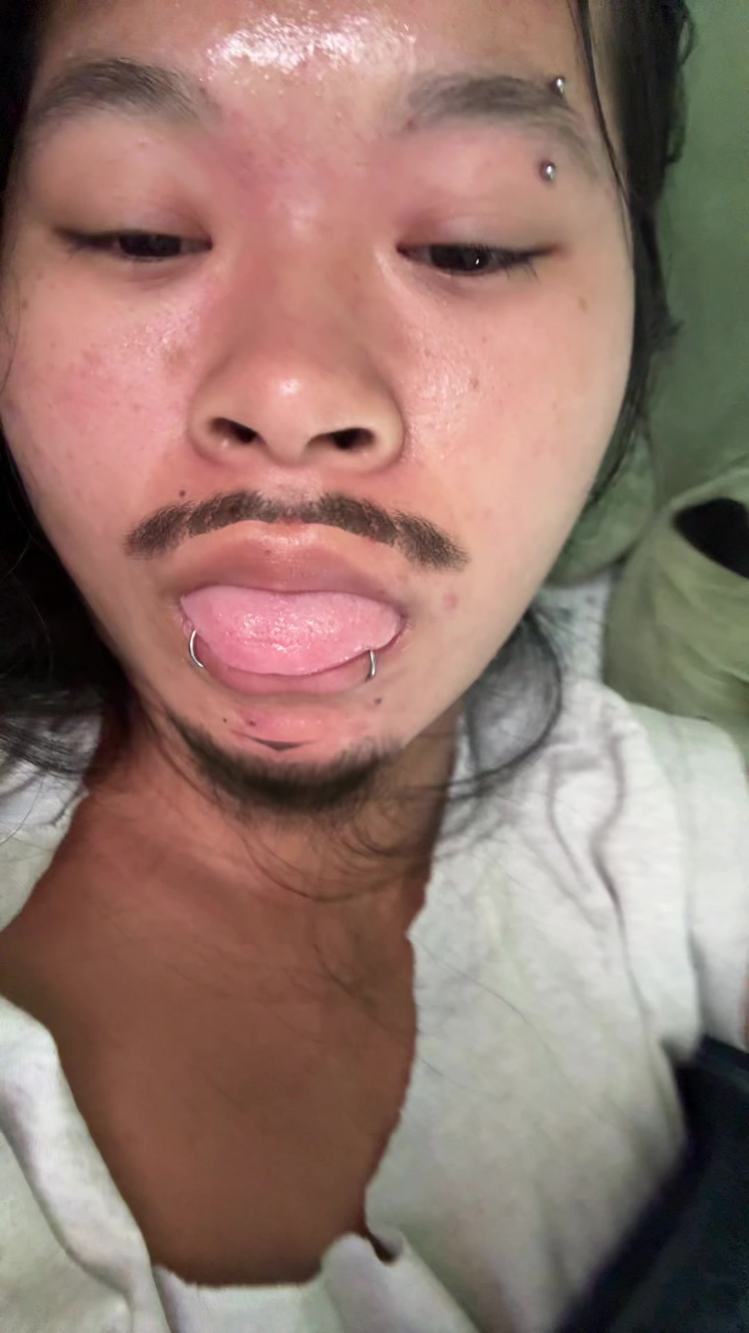 @￼