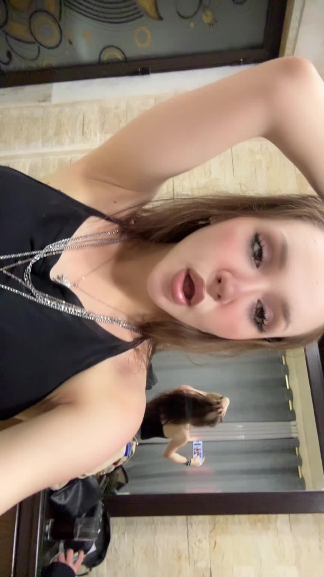 @𝐌𝐚𝐫𝐨:☆
