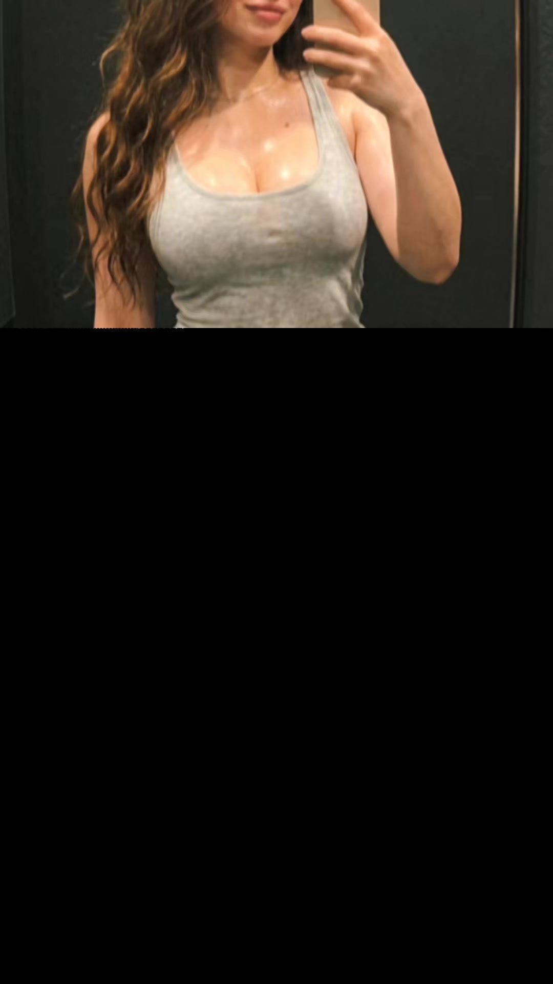 @Aniasharmaa.