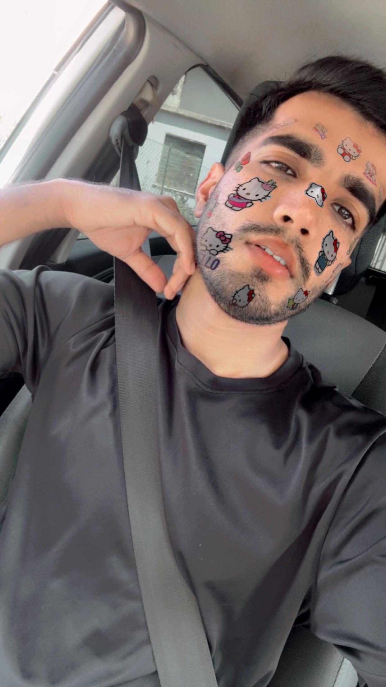 @SARFRAZ 🥀🖤
