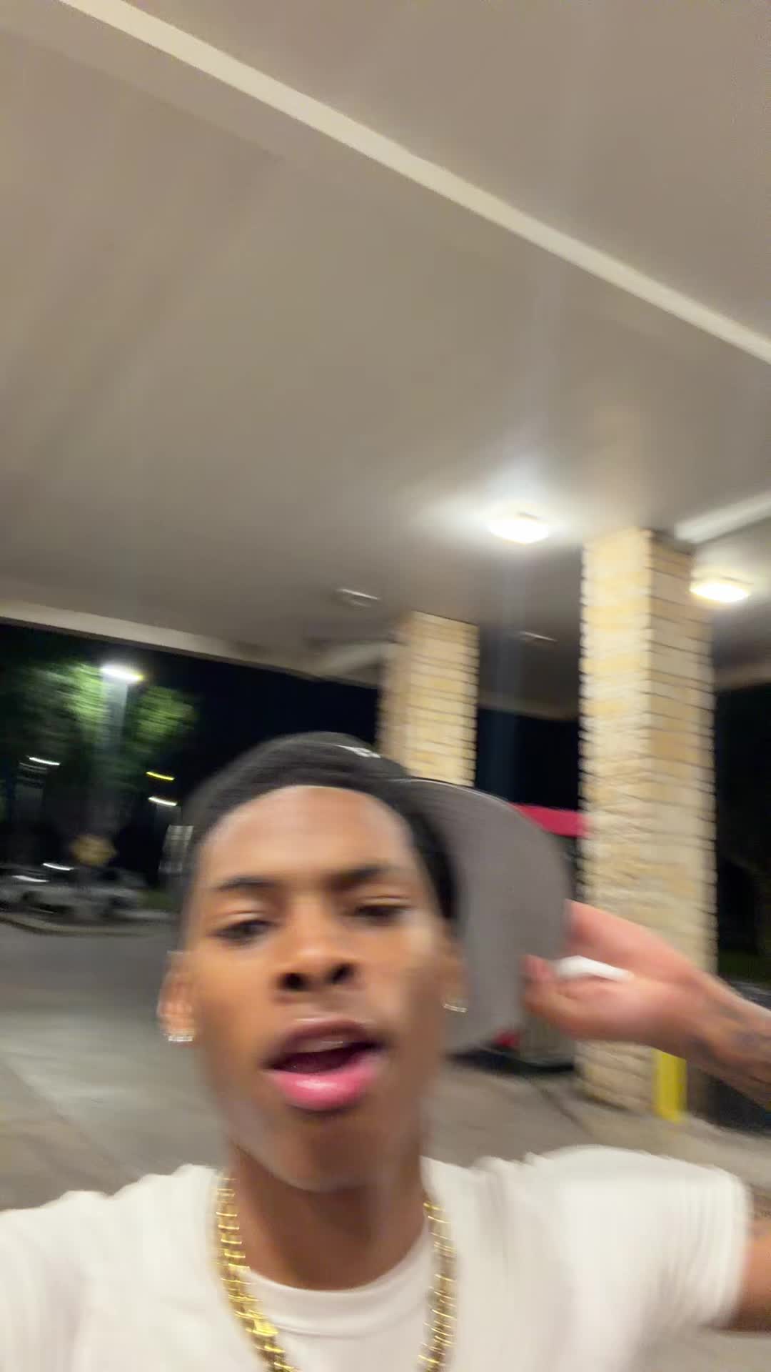 @⃟