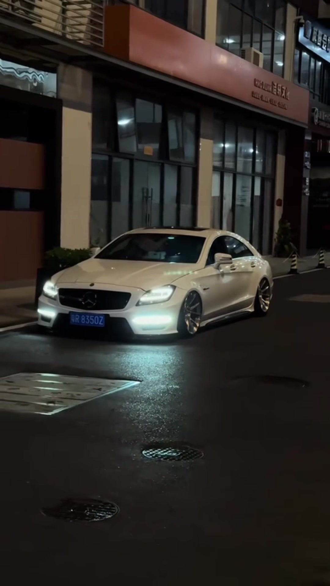 @tarewhips