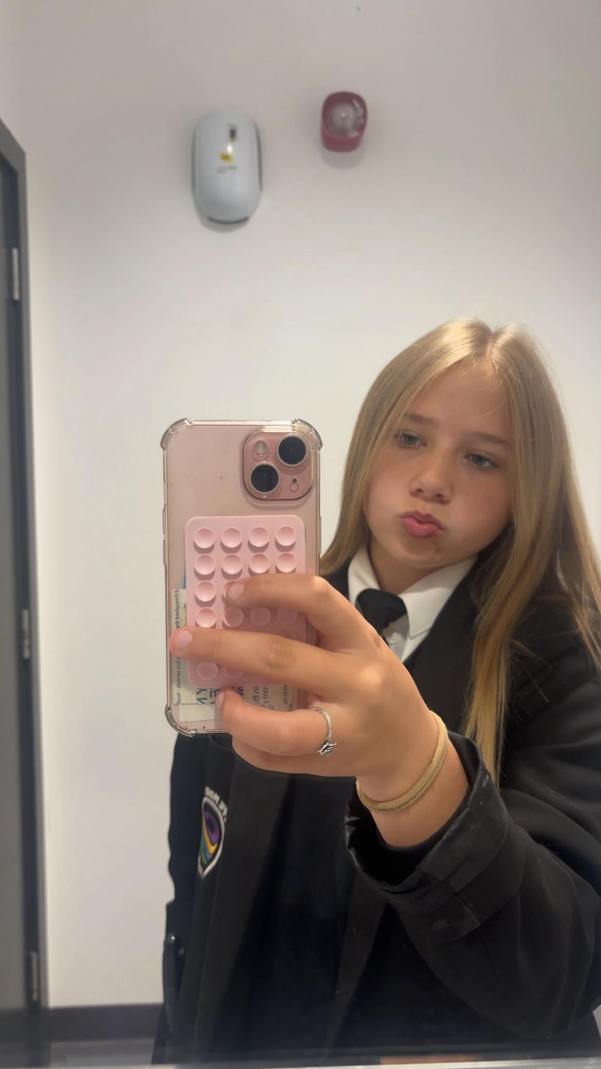 @𝐋𝐚𝐢𝐥𝐚-𝐑𝐚𝐢 😚