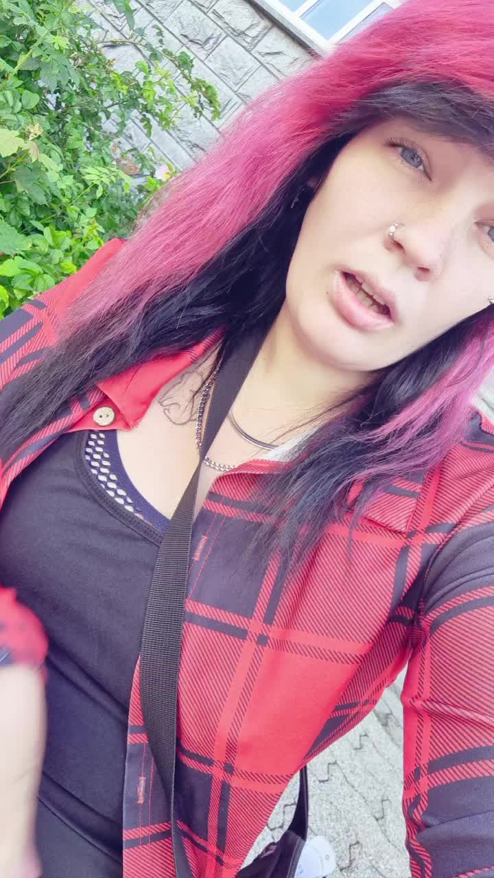 @🎀Verr&uuml;cktesWeib🎀
