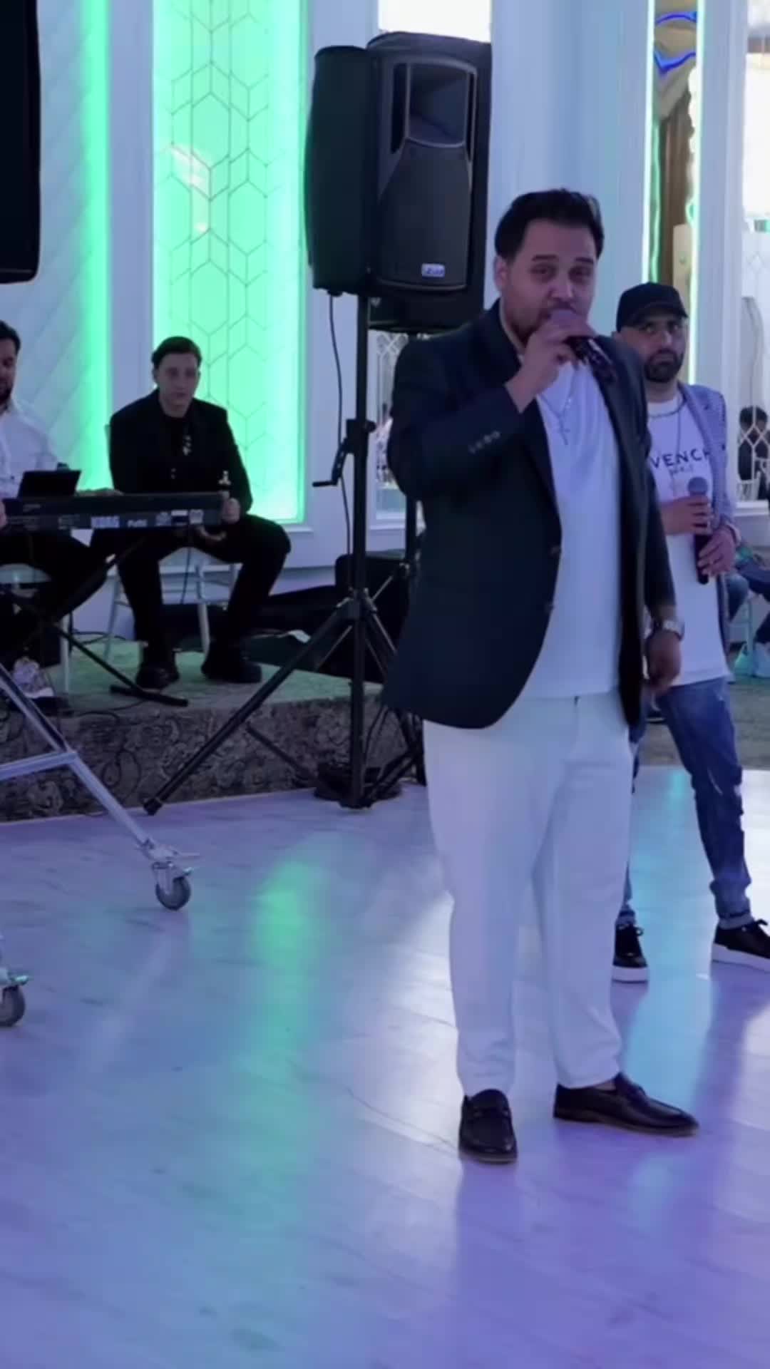 @👑