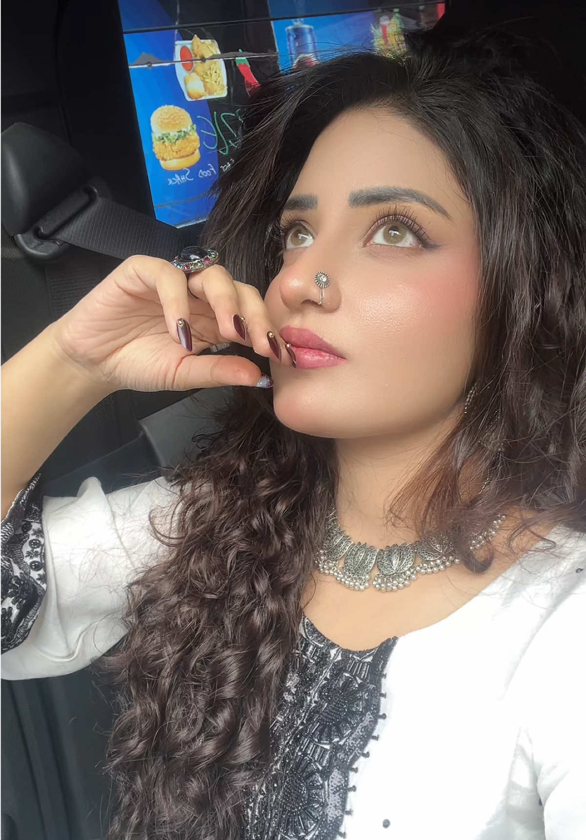 @&Egrave;llie