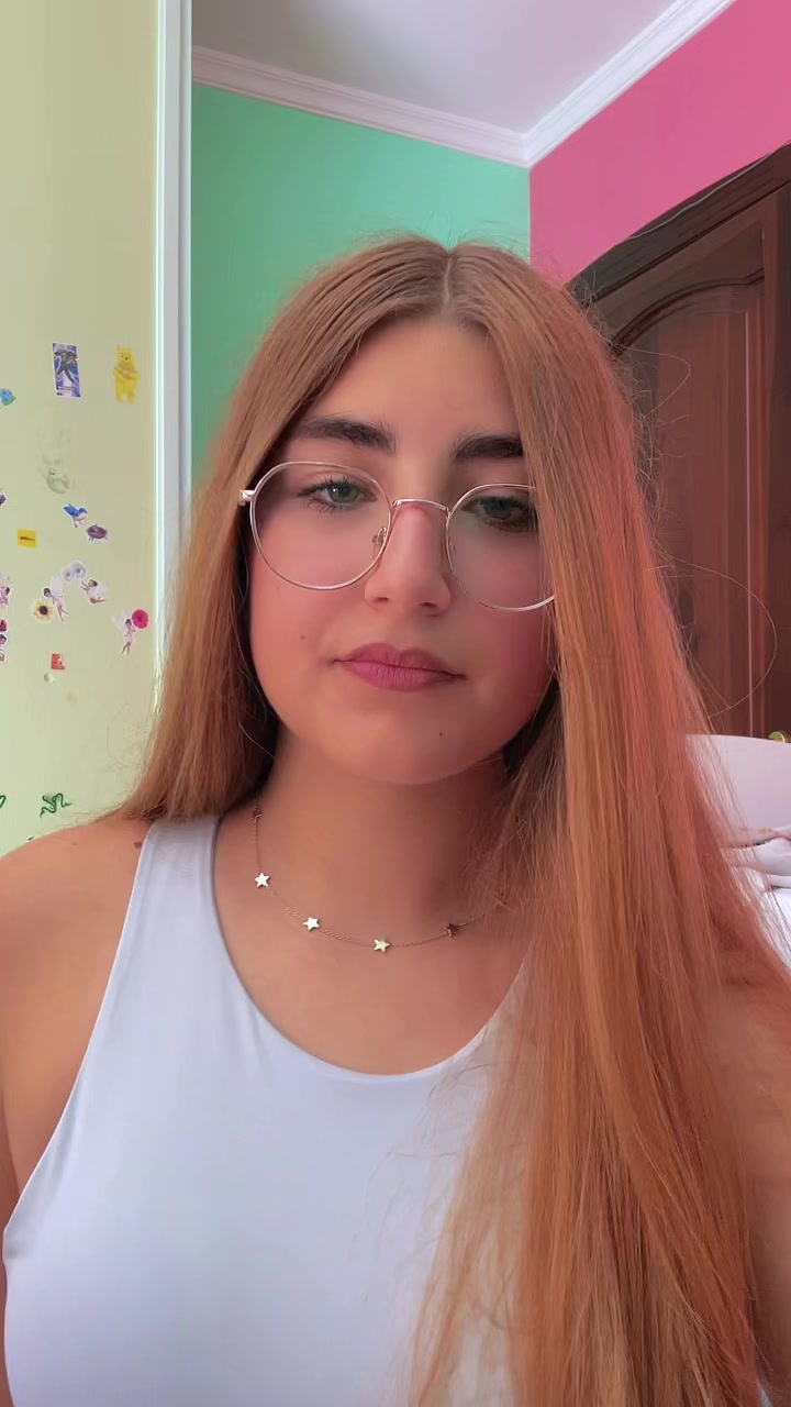 @lolaxfriends._