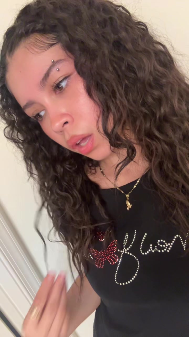 @All&iacute;!