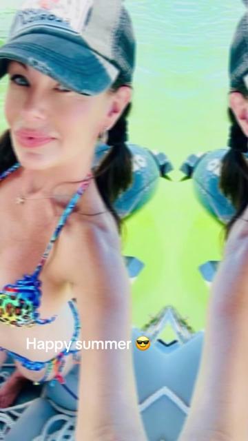@Julie_AnnXO