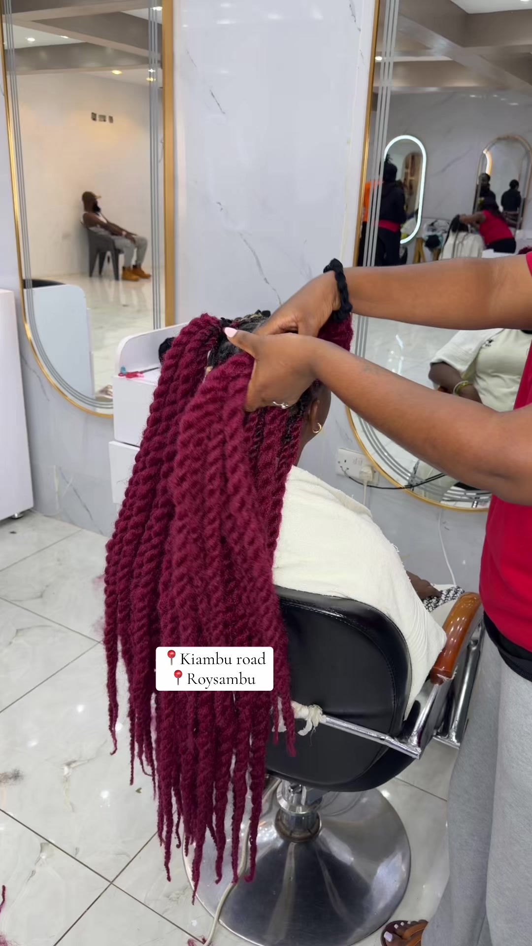 @GEECURLY SALON