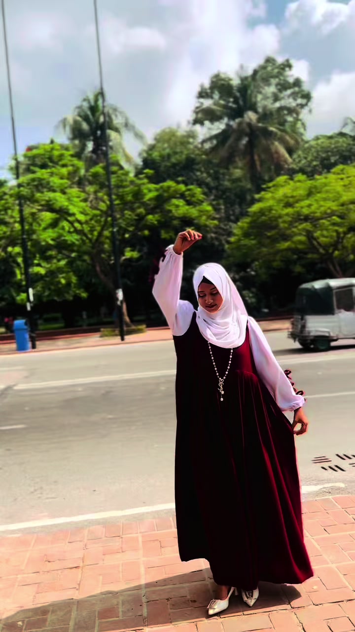 @Maya🦋 "সুহাসিনী"🌷🖤