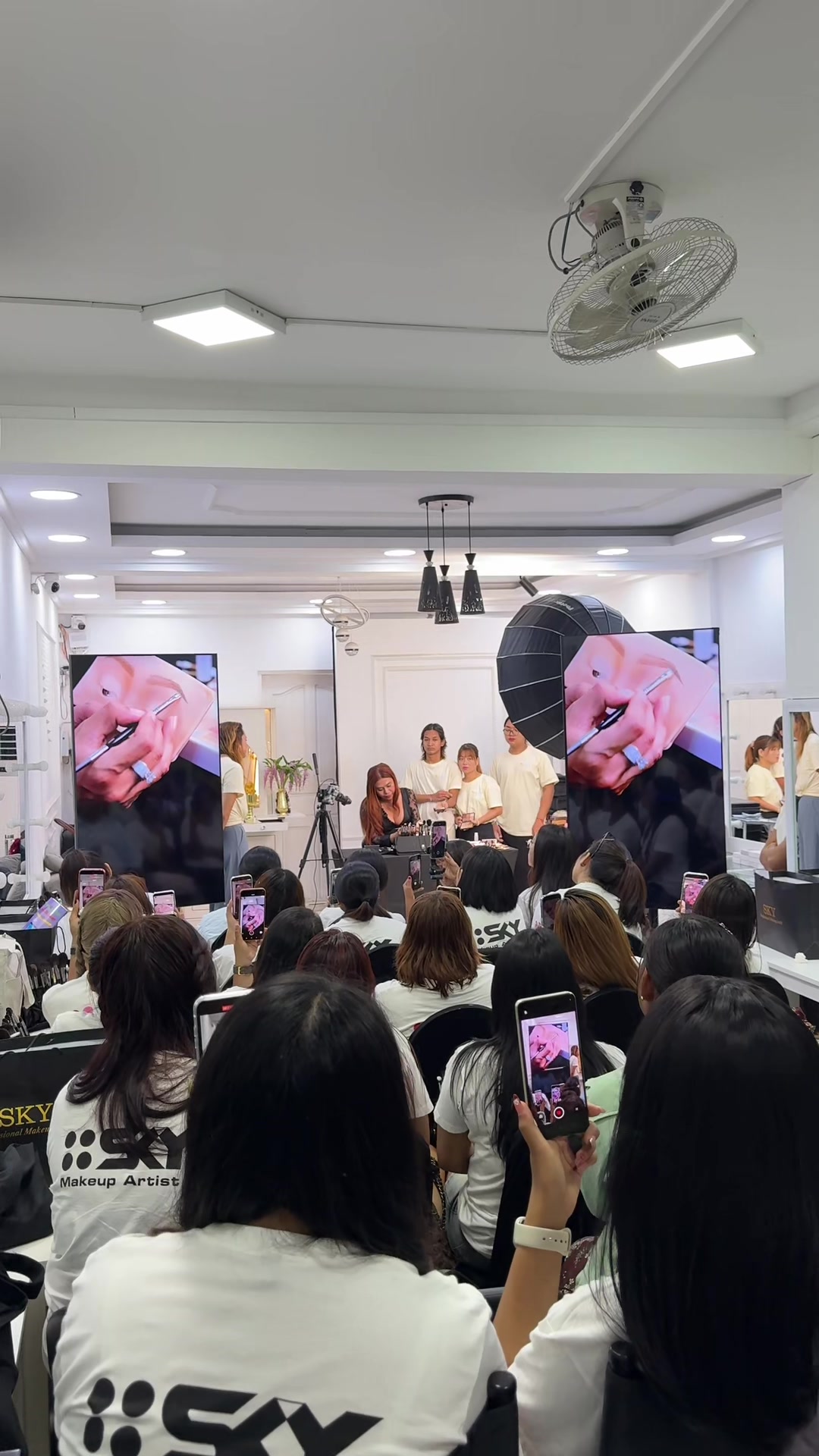 @Sky Make Up