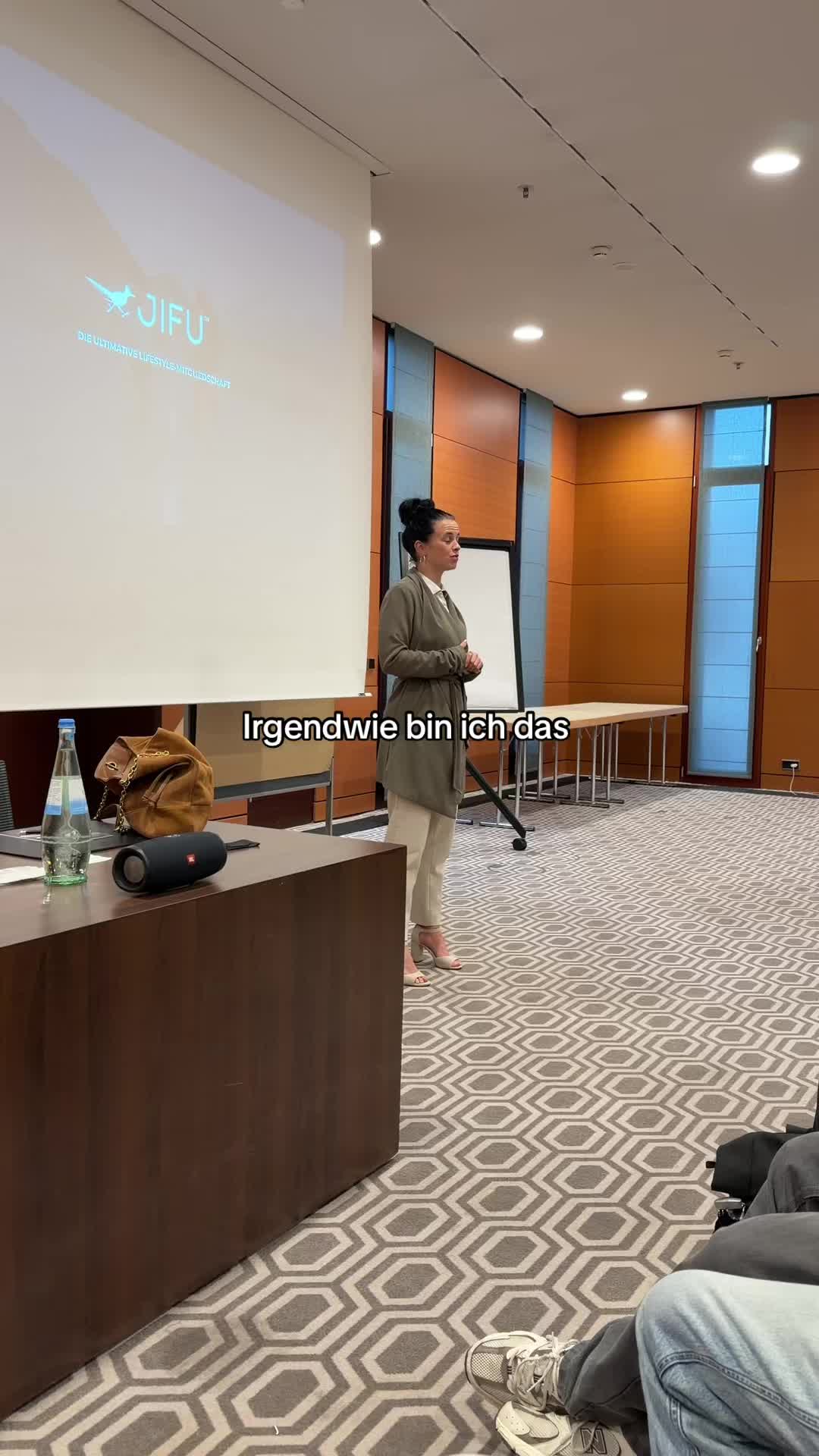 @Janine🦋