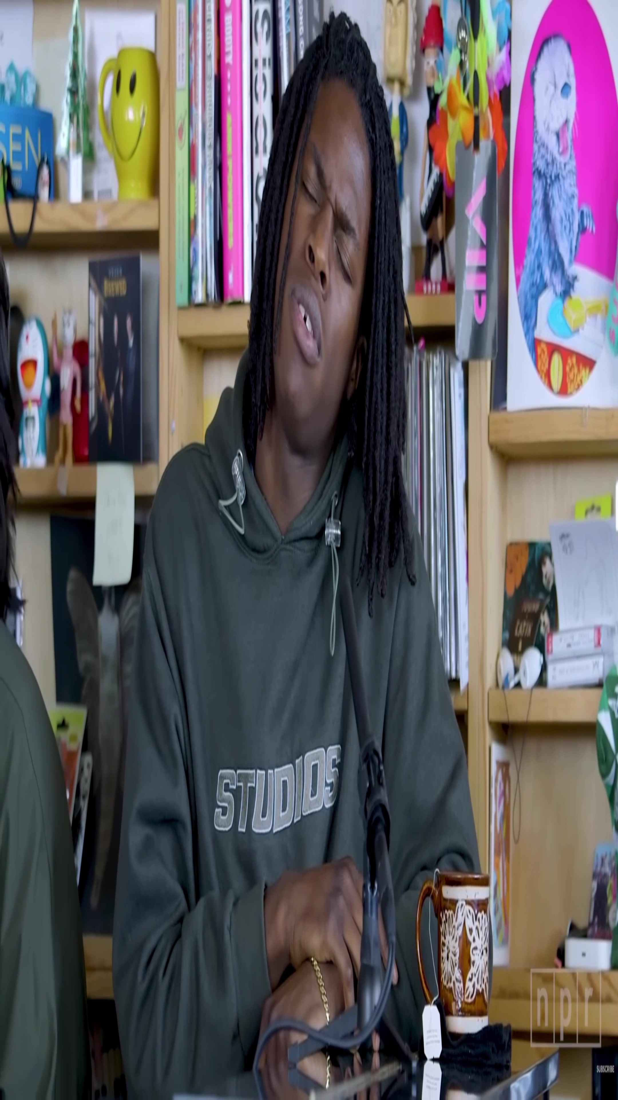 @￴