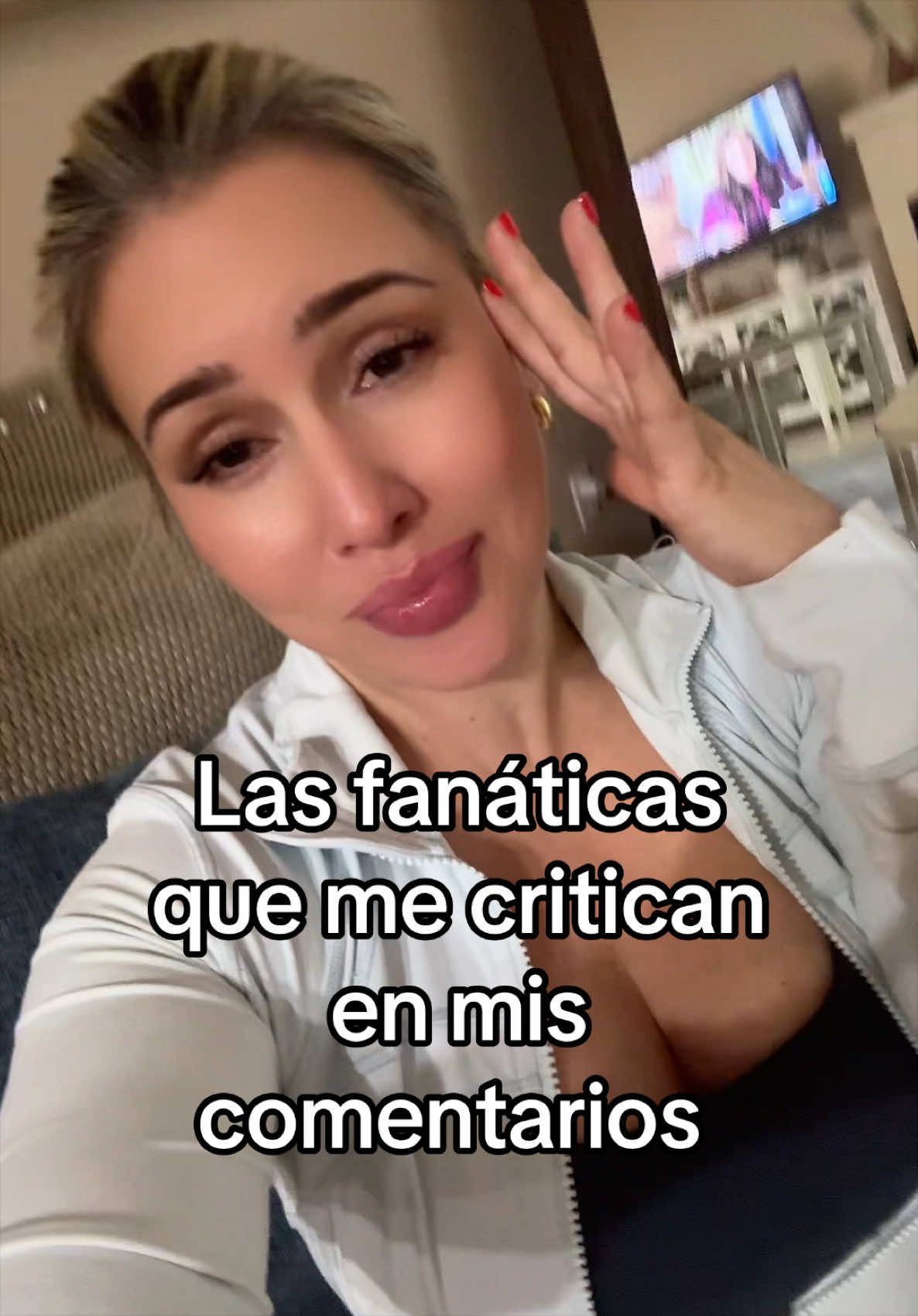 @Monica | Beauty + Chisme