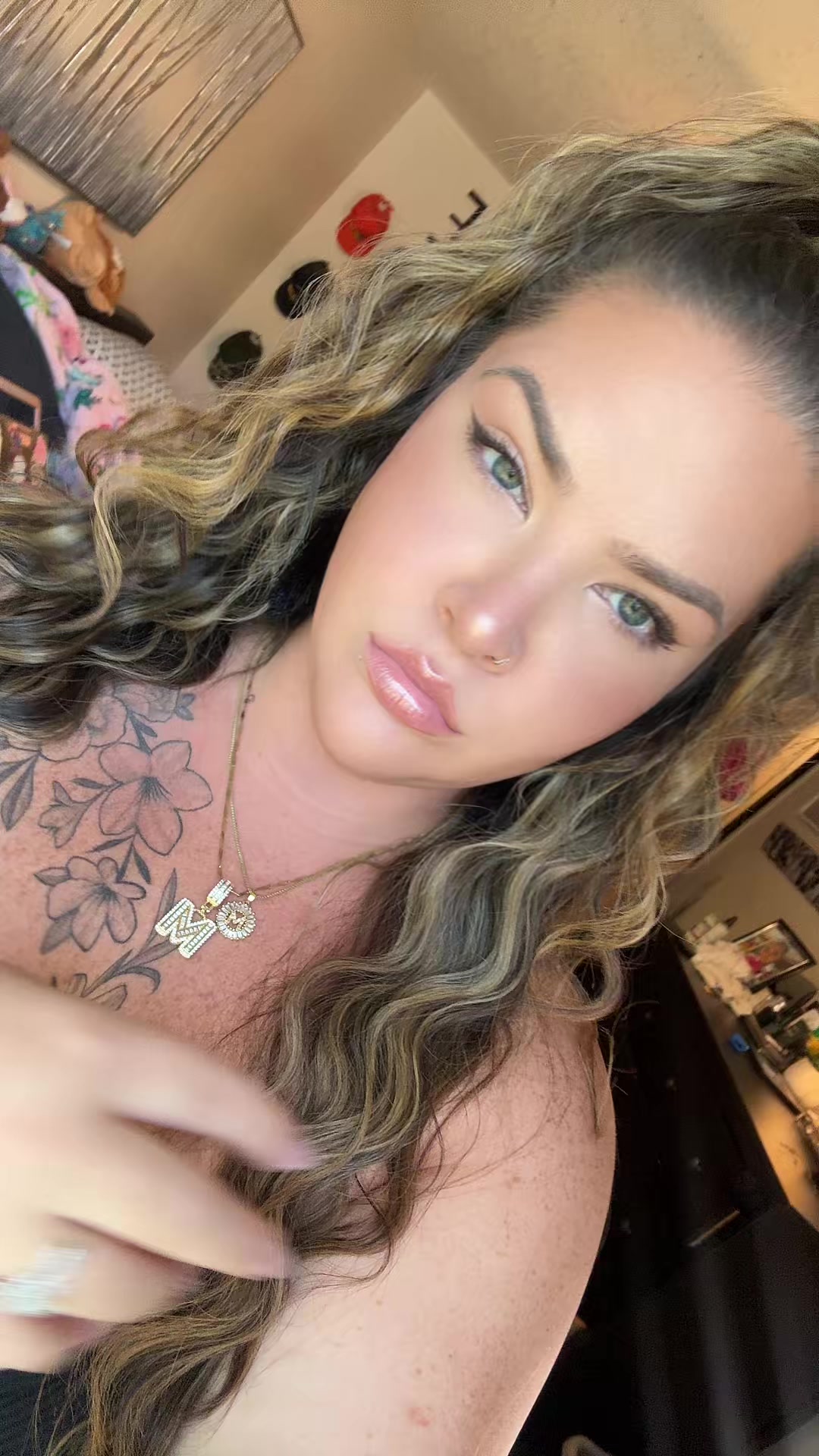 @caseycakez_