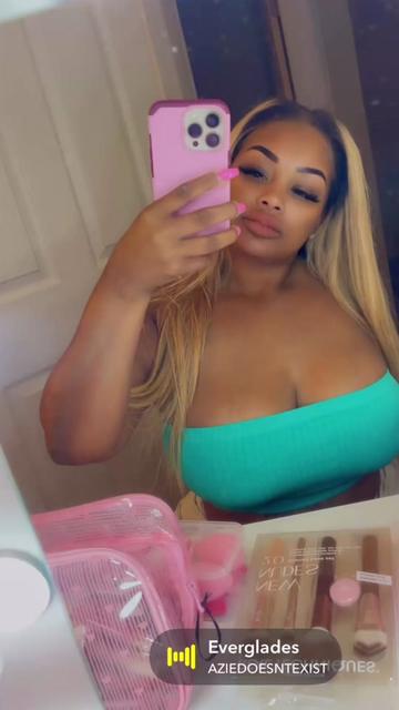 @Ashleythebombshell