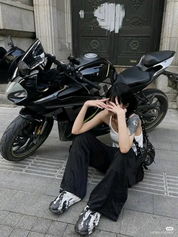 @🖤