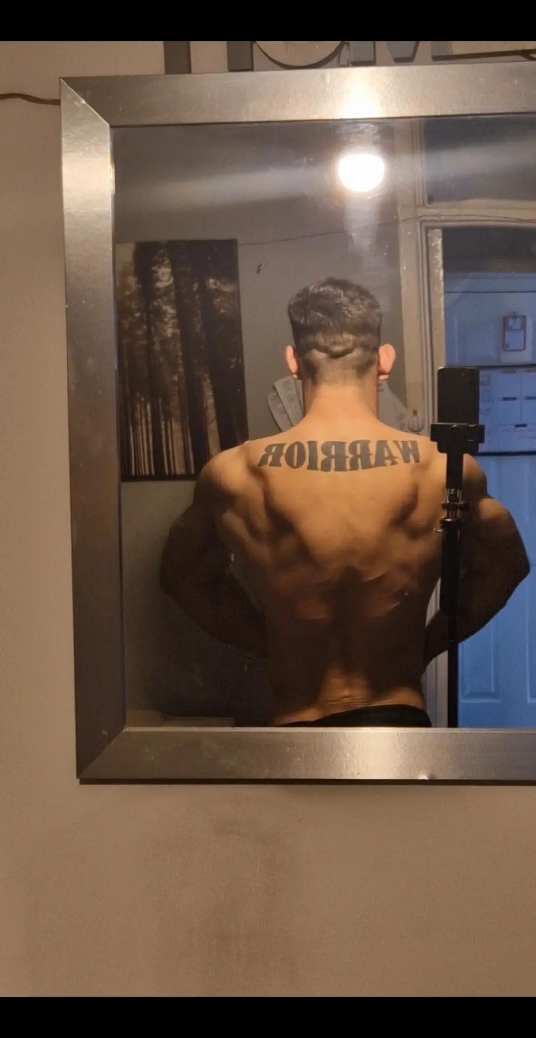 @Michael Lloyd/bodybuilder