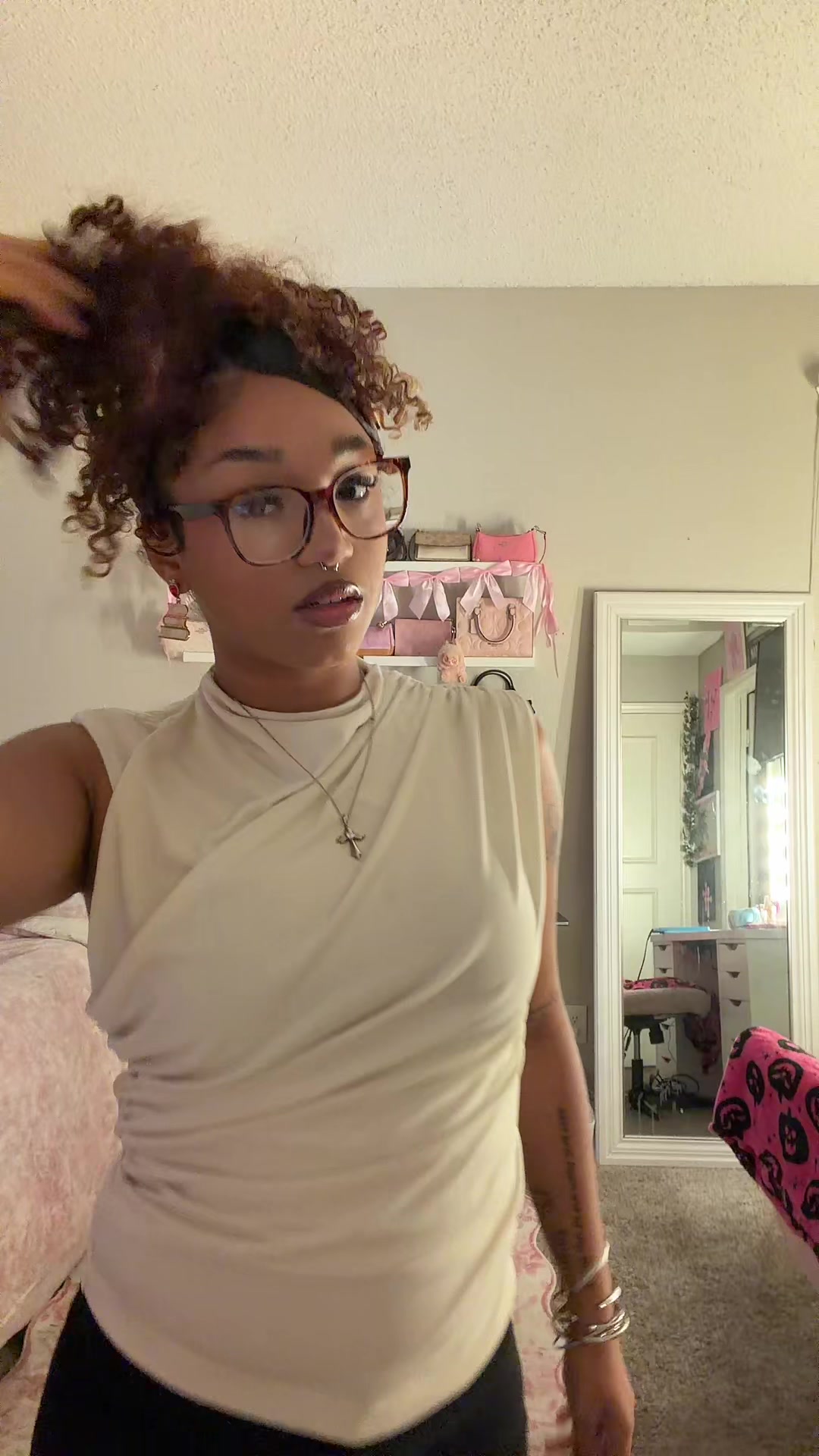@￴￴