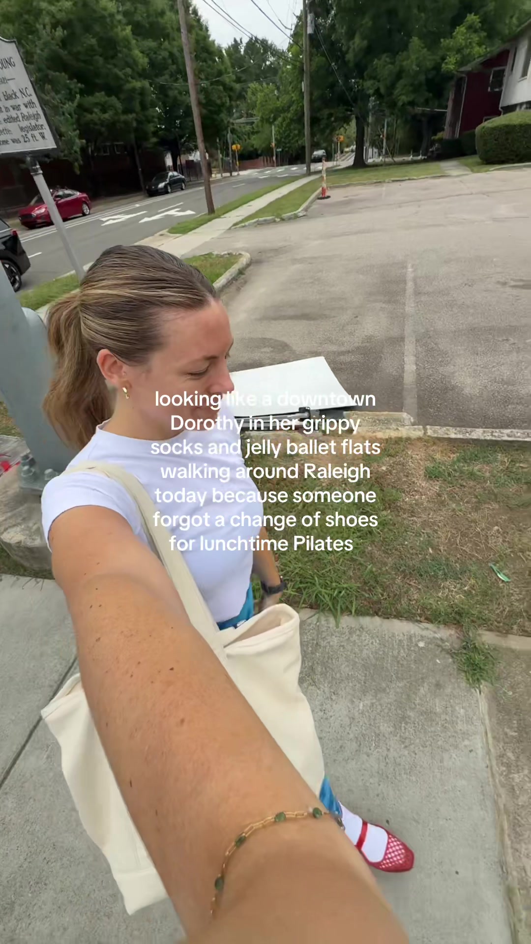 @CARLY | human & therapist