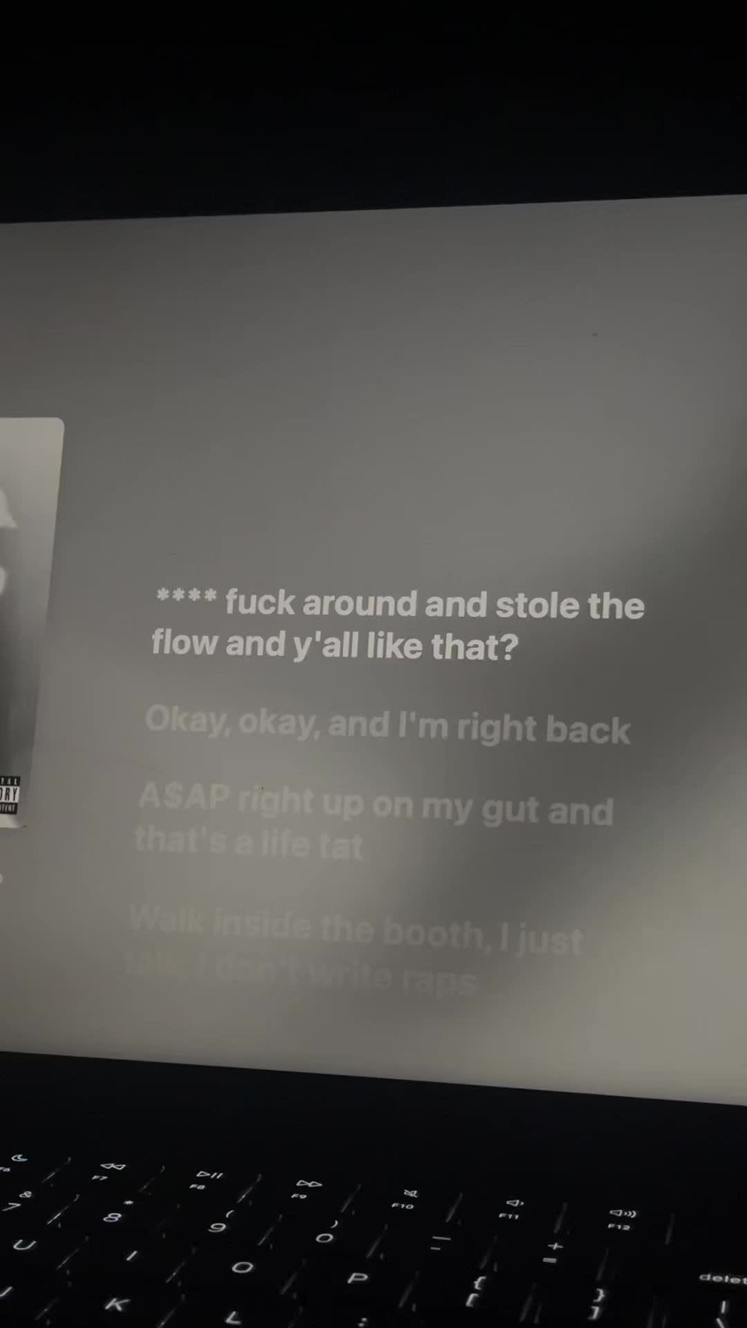 @🎧