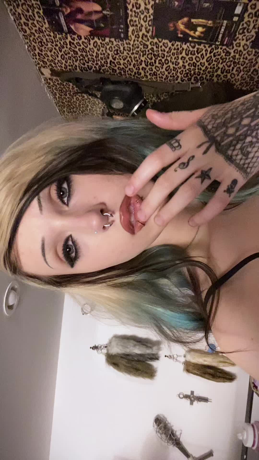 @emoemmz
