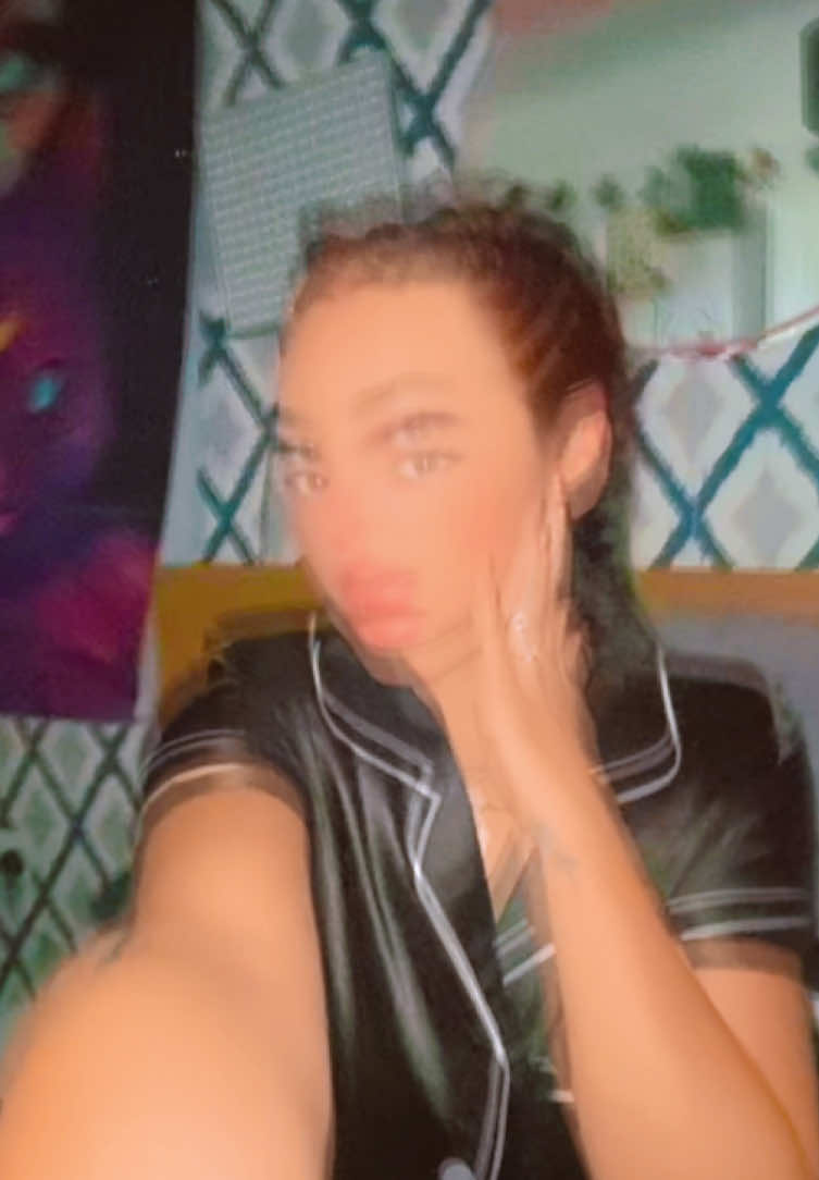 @𝖑͟𝖎͟𝖙͟𝖙͟𝖑͟𝖊͟ 𝖗͟𝖊͟𝖉͟❤️
