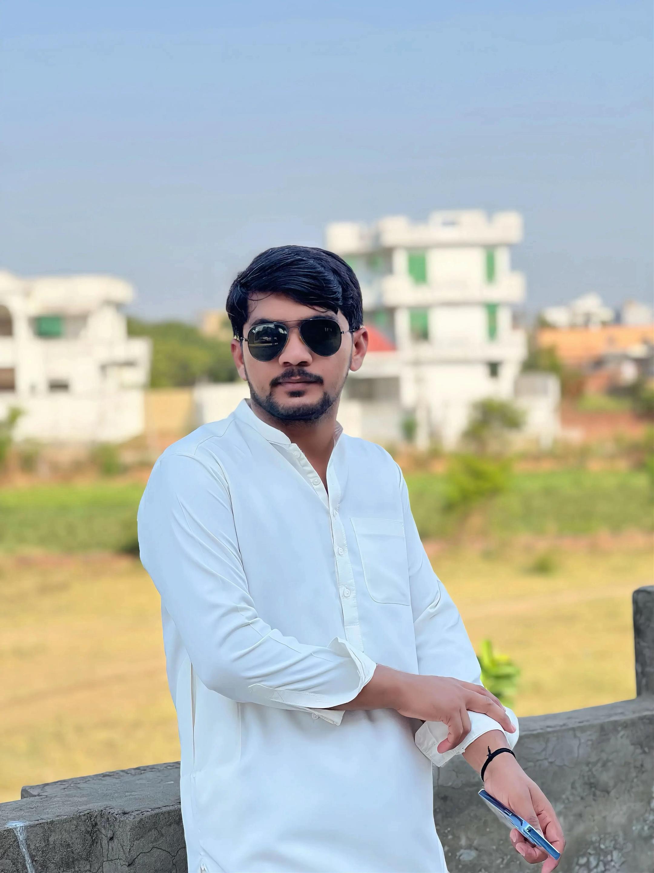@N ? m i 🤍