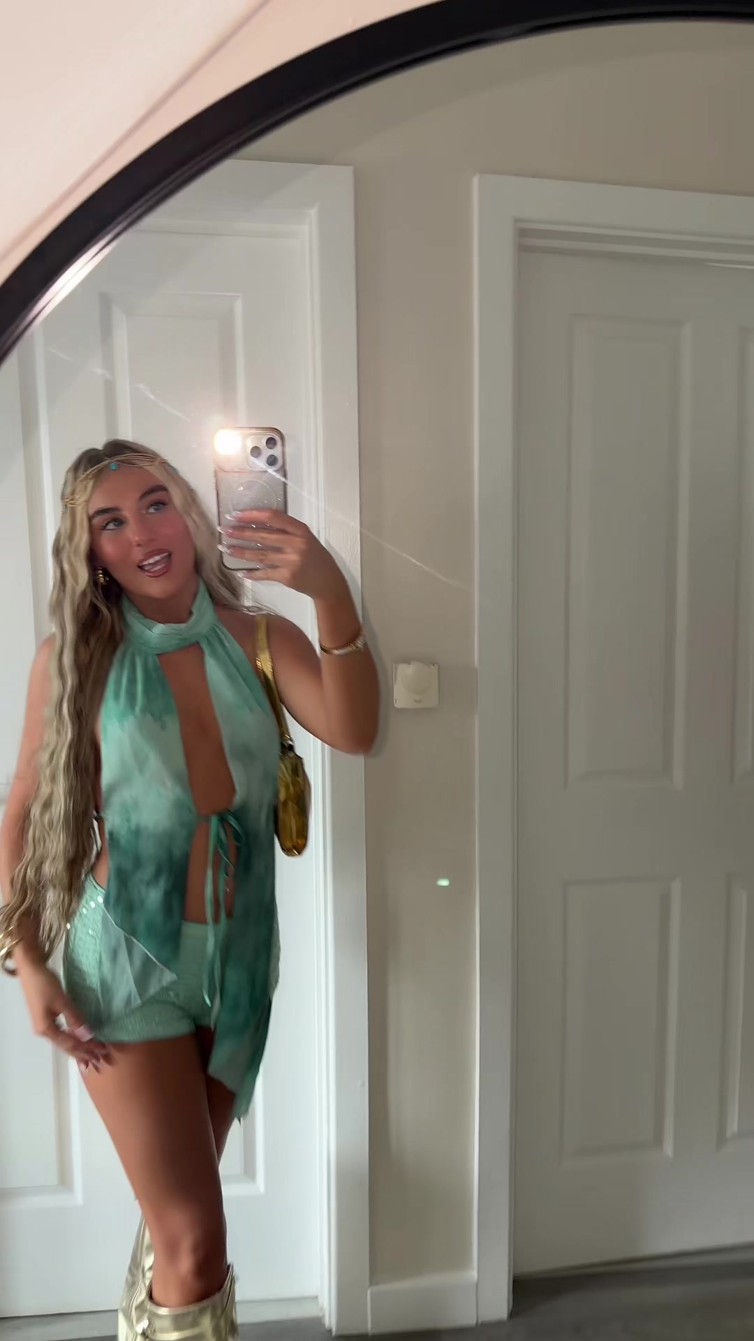 @elisha_xo