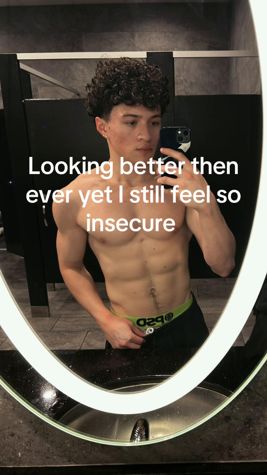 @⃟