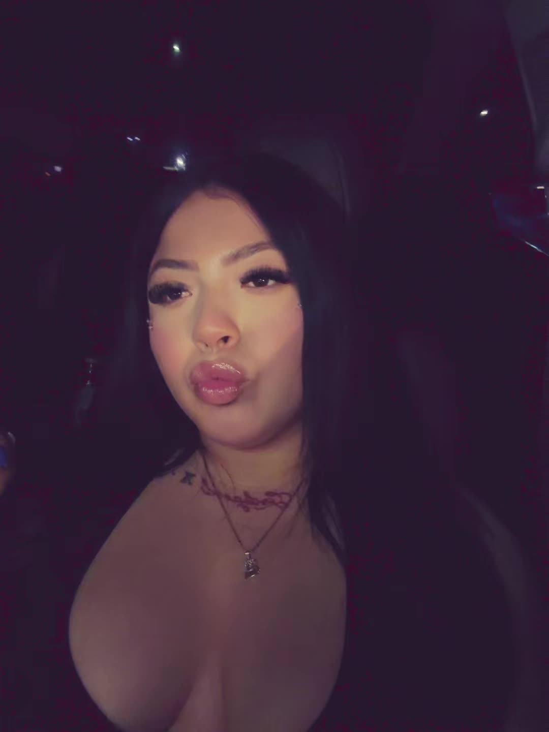 @b🍒