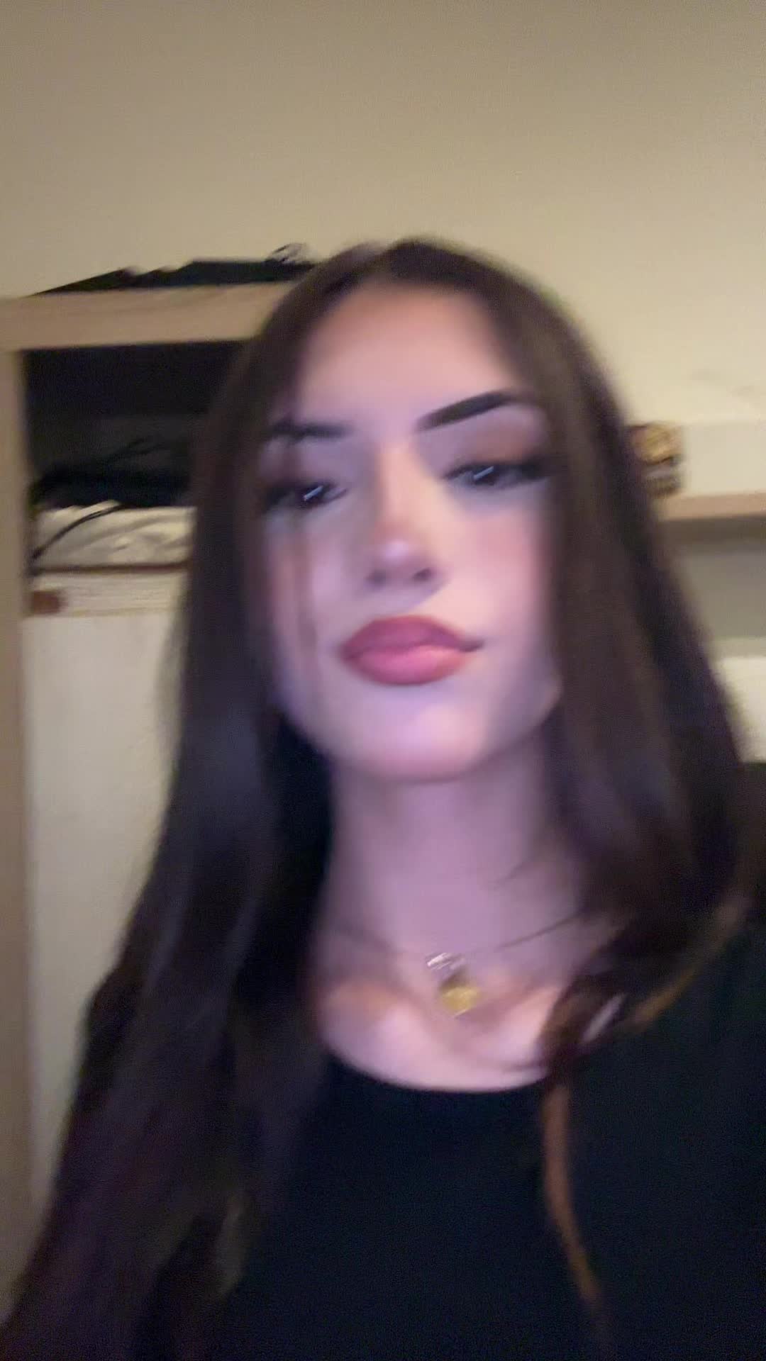 @🦦