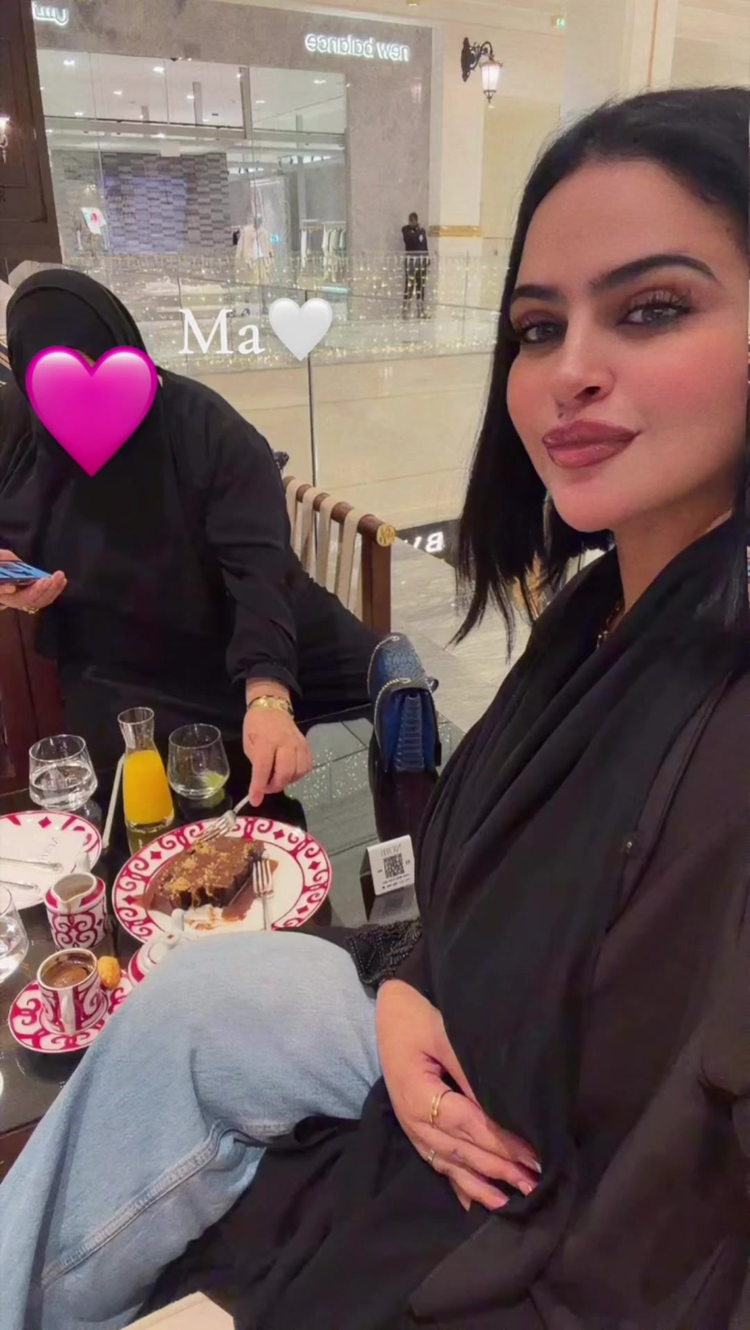 @Amoulina Jolie
