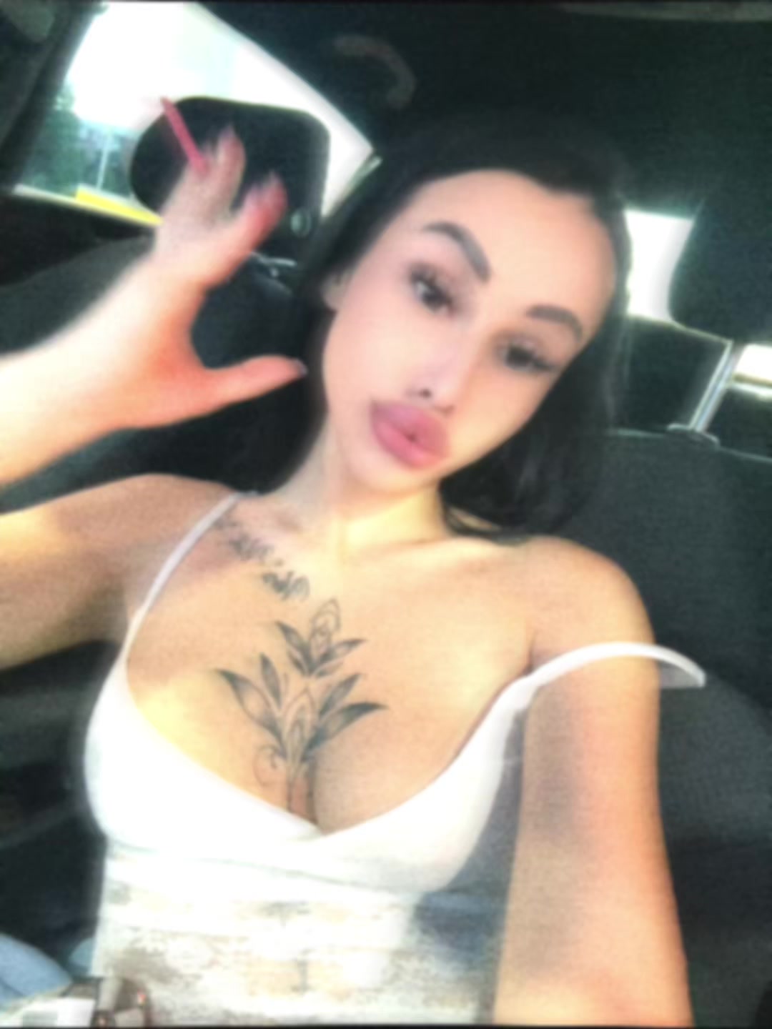 @laariisa27