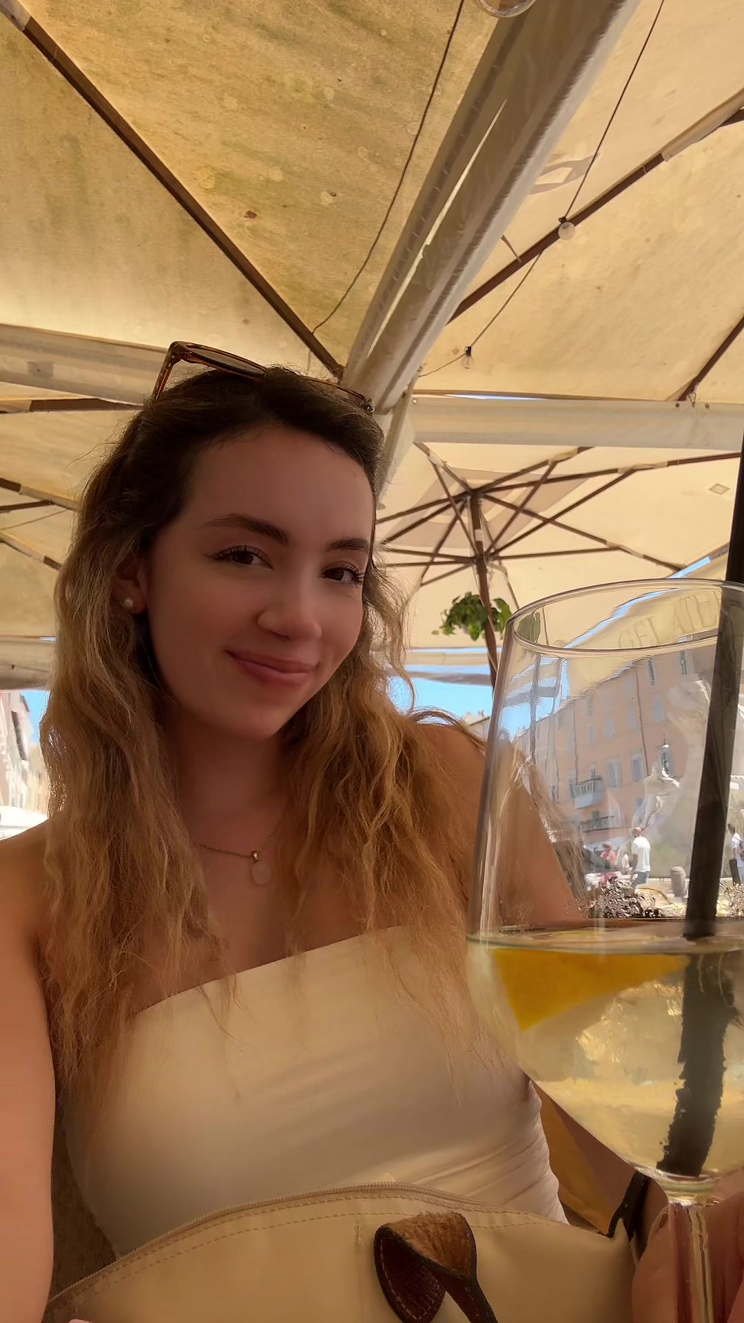 @M&oacute;nica