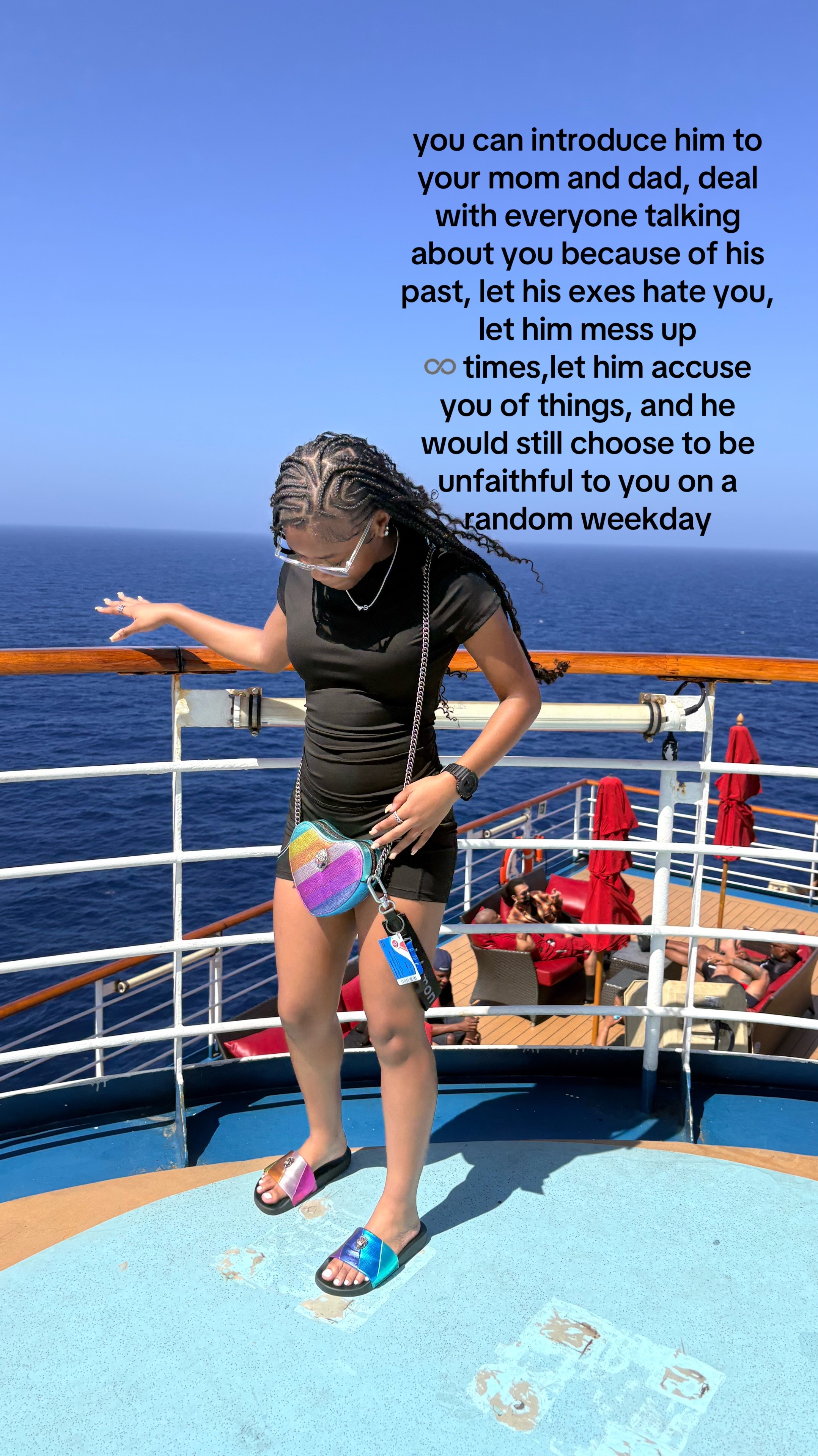 @⃟