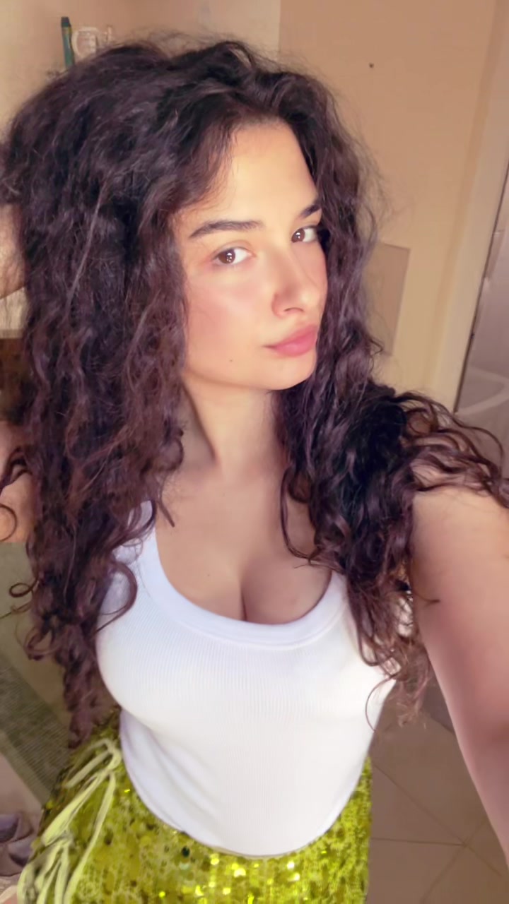 @👩🏻🦱