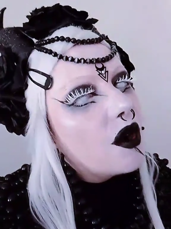 @𝔏𝔲𝔫𝔞 𝔖𝔥𝔶