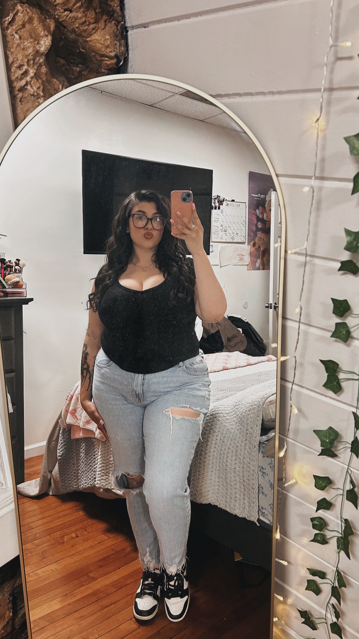 @gabriella.