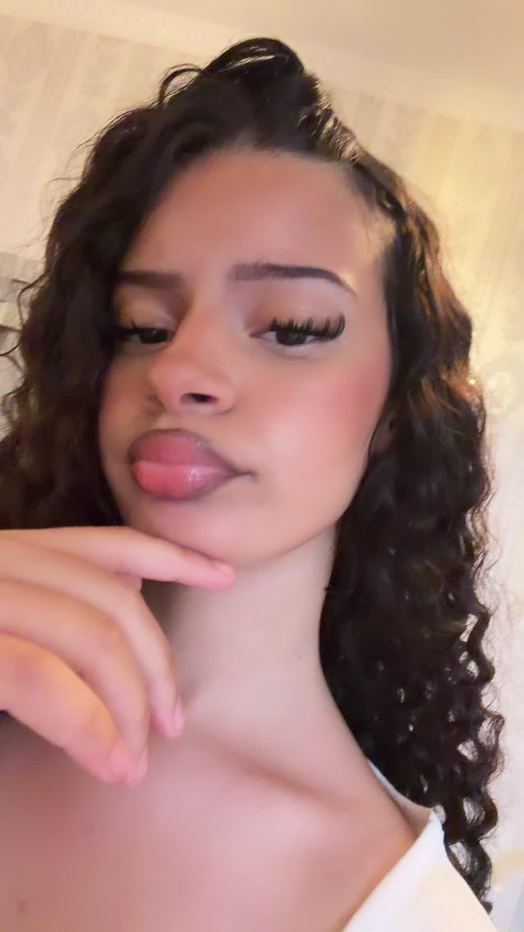 @𝓷𝓪𝓻𝓰𝓲𝓼🥥