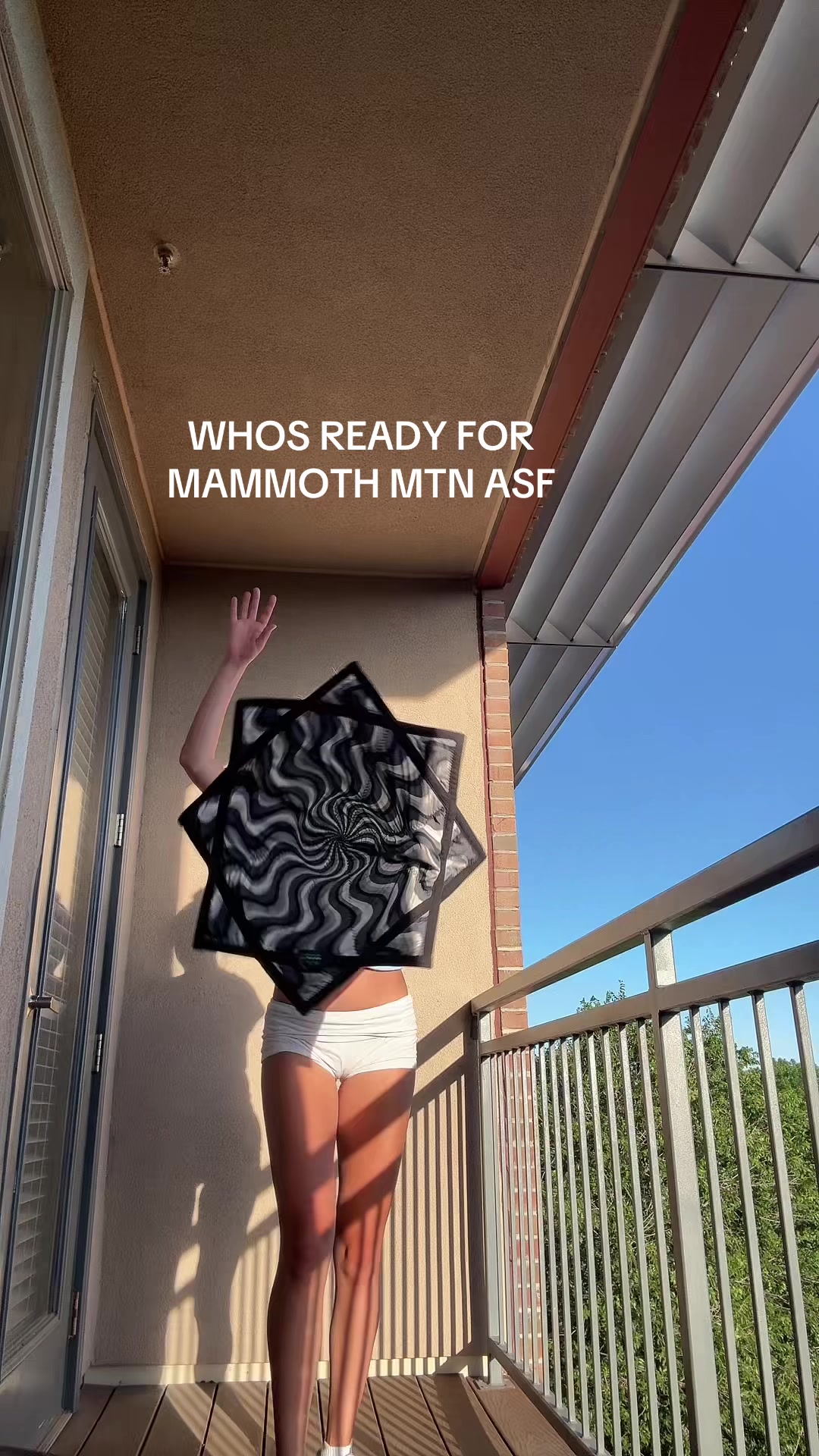 @M👀GY