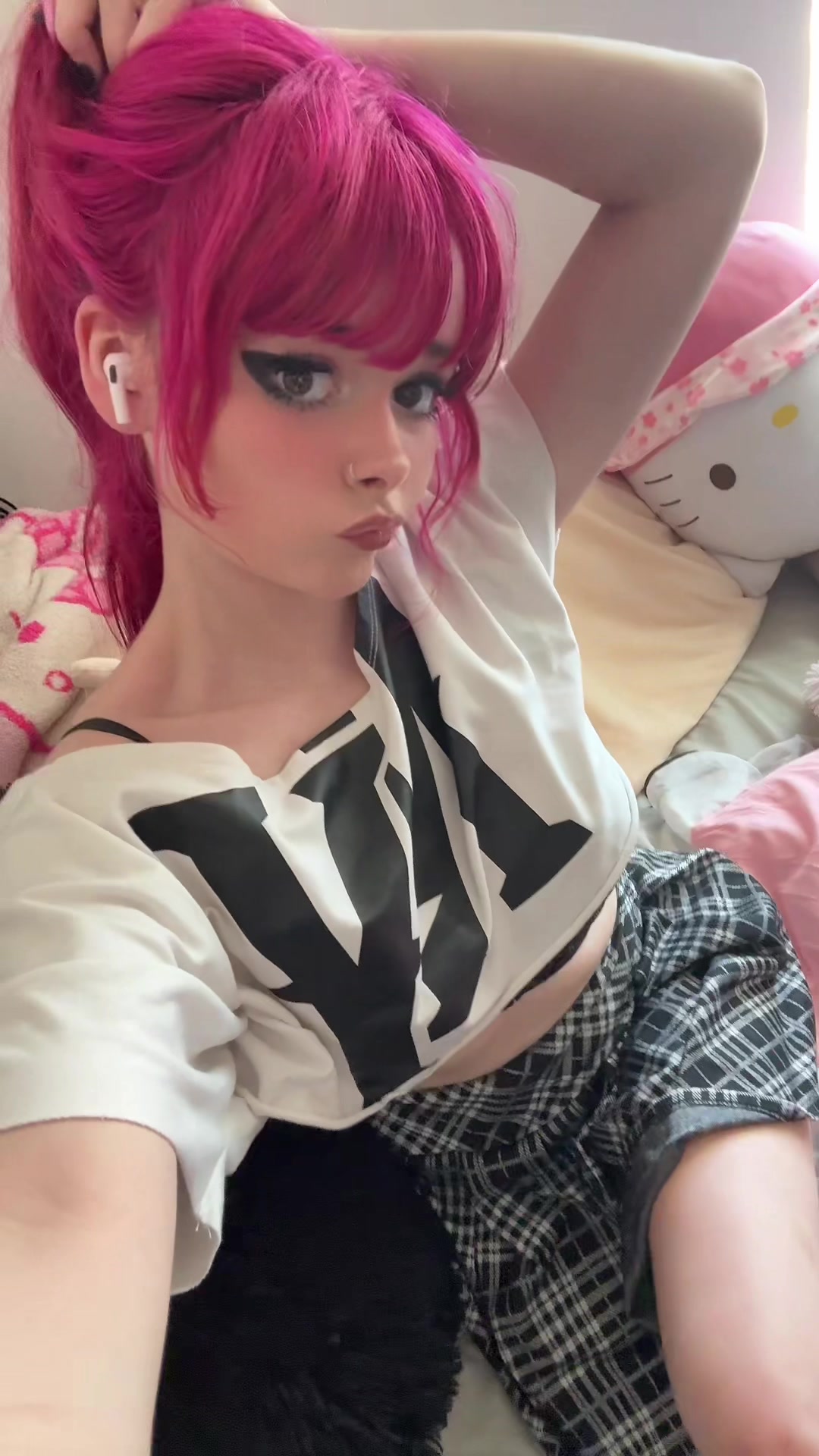 @🖤
